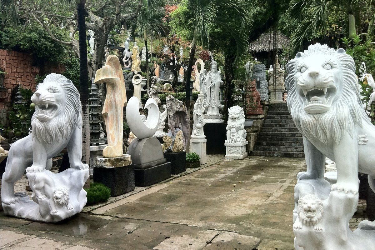 Làng đá mỹ nghệ Non Nước mang đến trải nghiệm tìm hiểu nghề chạm khắc đá truyền thống dưới chân Ngũ Hành Sơn