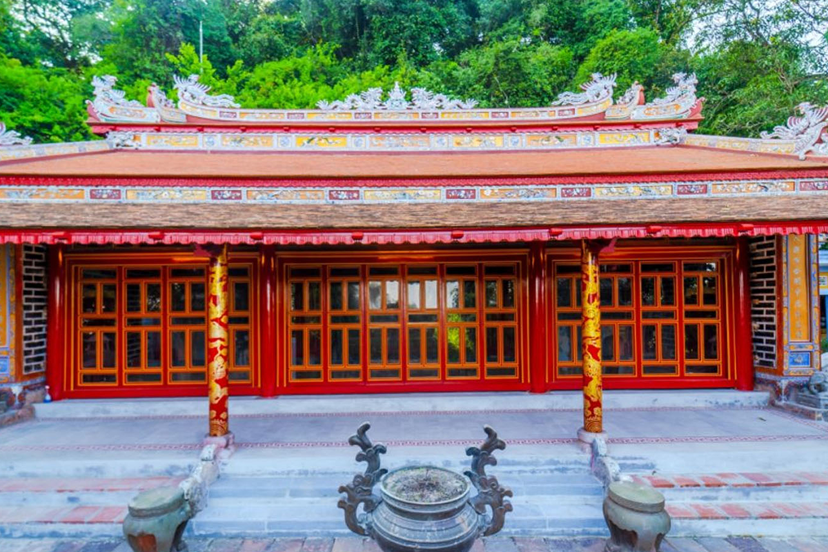 Điện Hòn Chén Huế