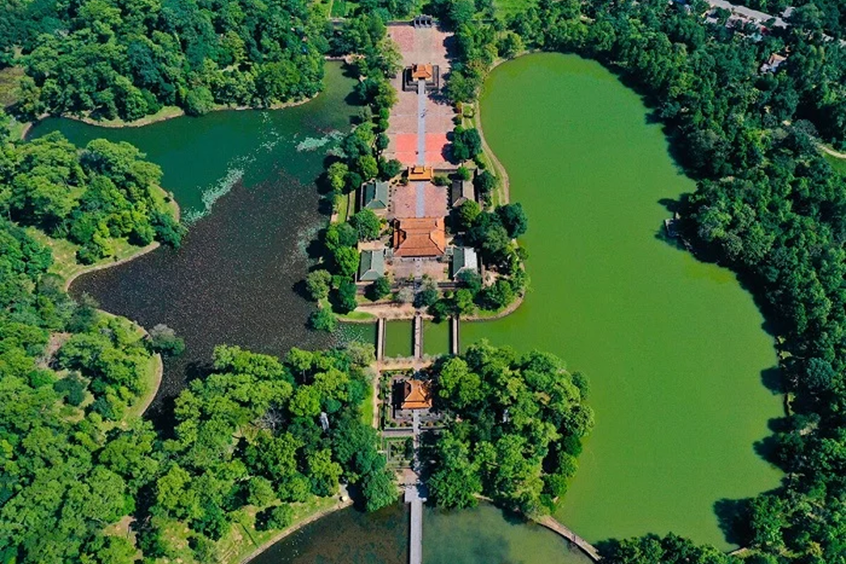 Toàn cảnh lăng Minh Mạng nhìn từ trên cao