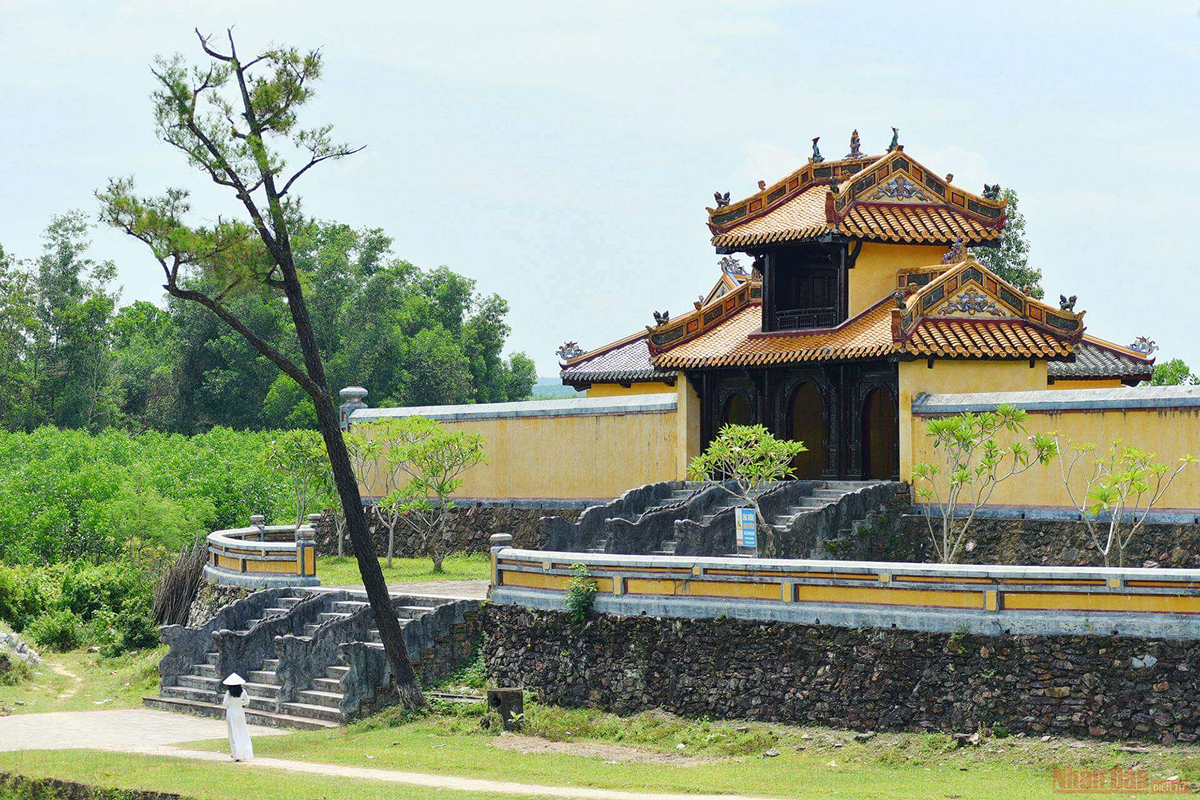 Lăng Gia Long được xây dựng giữa nơi núi rừng bạt ngàn của xứ Cố đô 