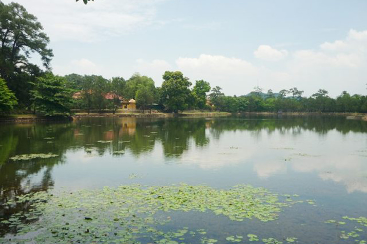 Hồ Tân Nguyệt
