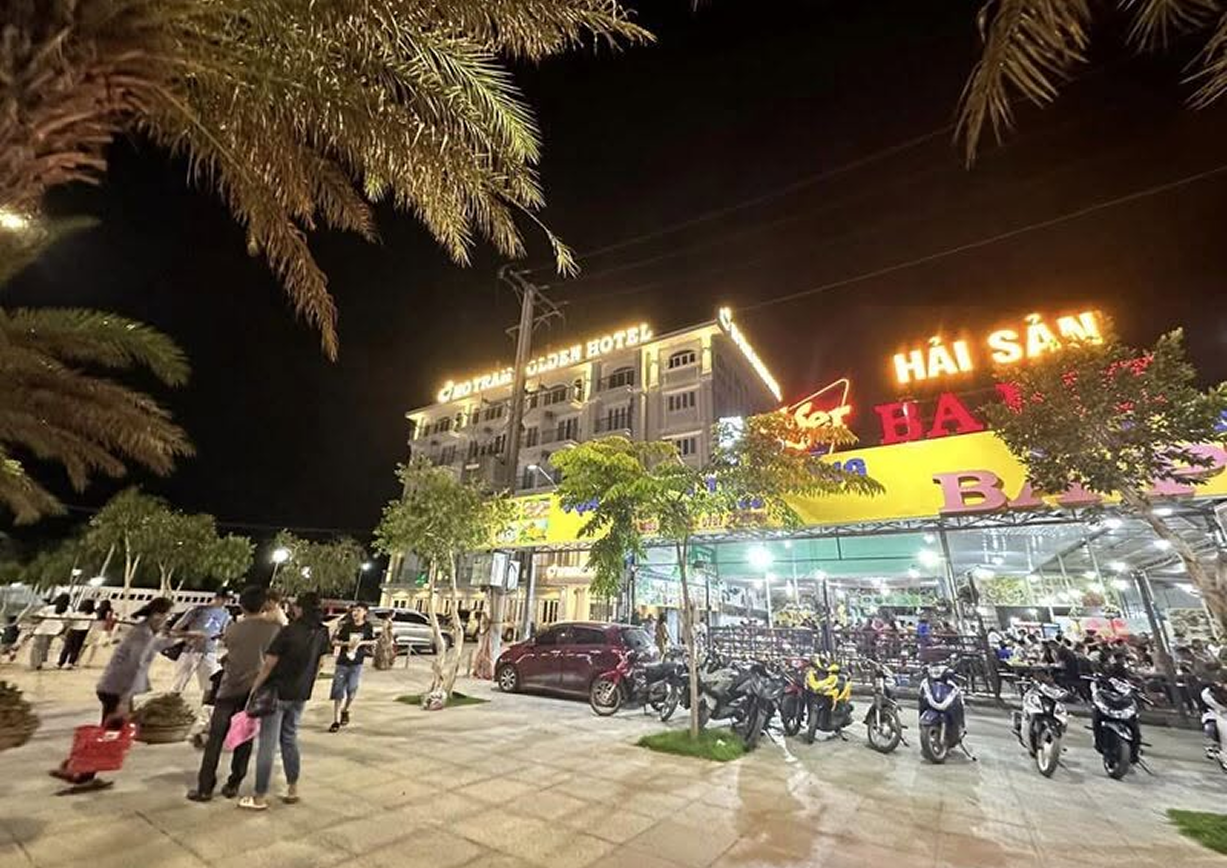 Quán Hải Sản Bé Tư Hồ Cốc 