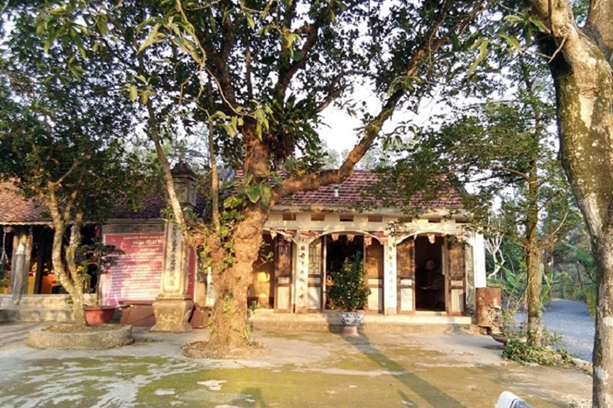 Cảnh quan thiên nhiên xung quanh Chùa Tiên