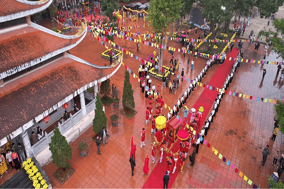 Lễ Phật và tận hưởng không gian thanh tịnh tại Chùa Tiên