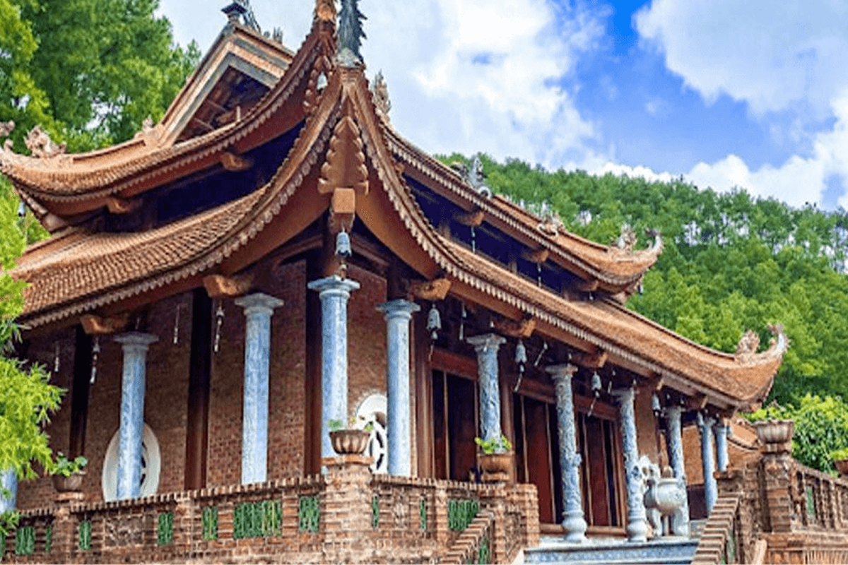 Chùa Đặng Xá vào mùa xuân với không gian thanh tịnh