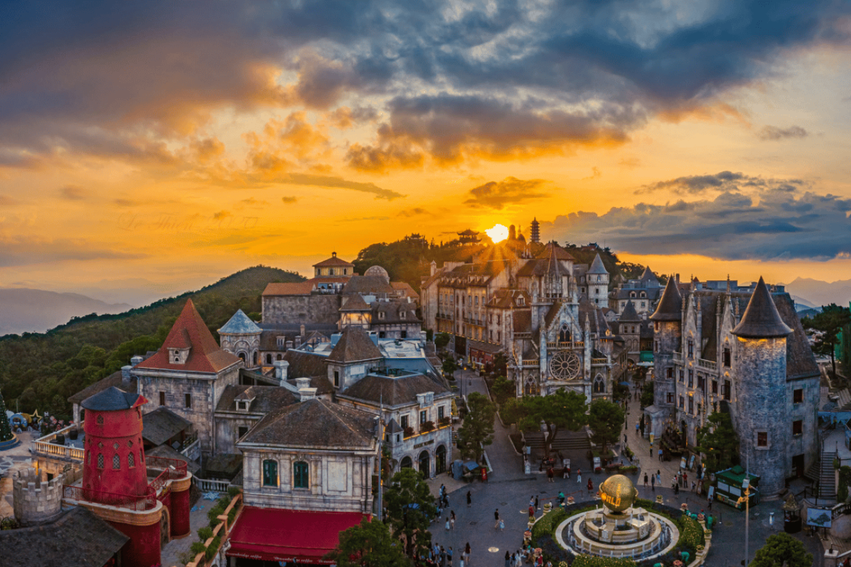 Thời tiết Bà Nà Hills thay đổi theo độ cao, vì vậy lựa chọn thời điểm phù hợp sẽ giúp chuyến tham quan thuận tiện hơn
