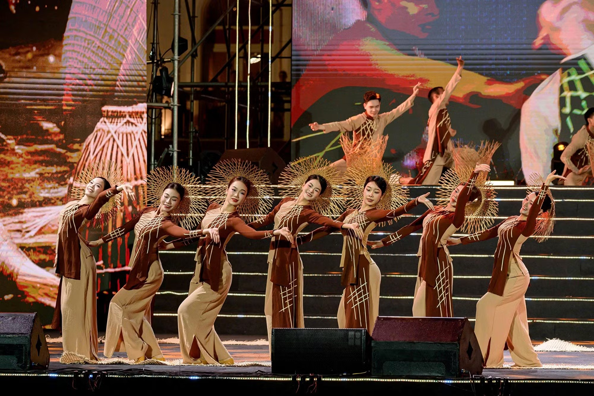  vở diễn "Thăng Long Ngự Yến",