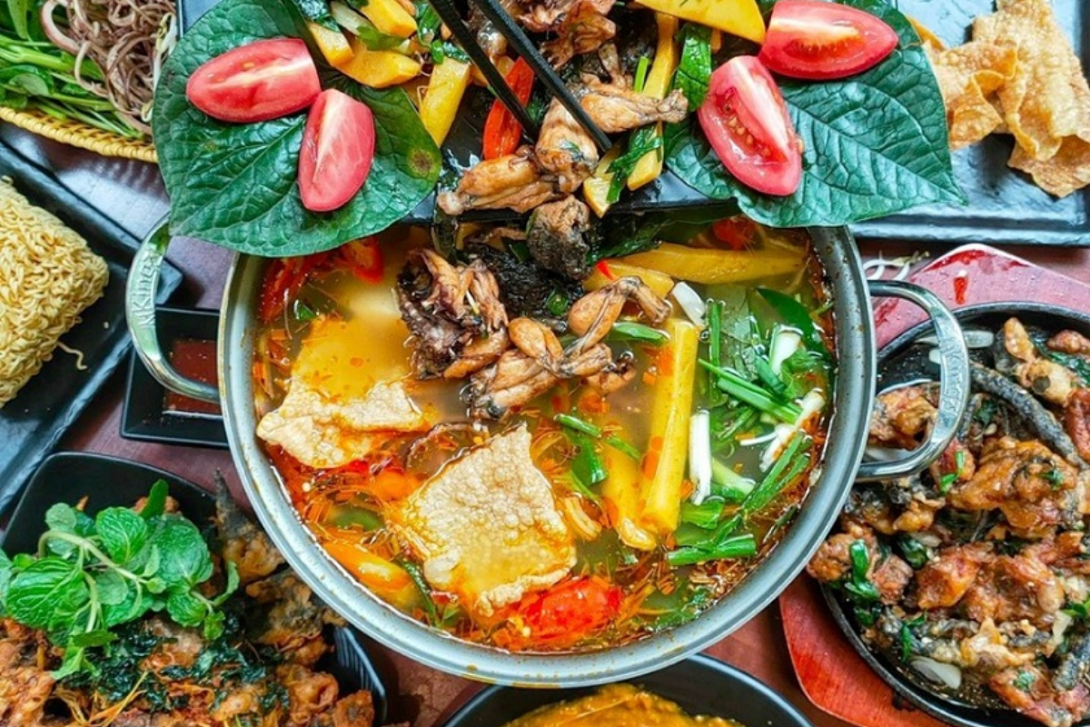 Thưởng thức những món ăn bình dân và cảm nhận hương vị Hà Nội giữa nhịp chợ về đêm 