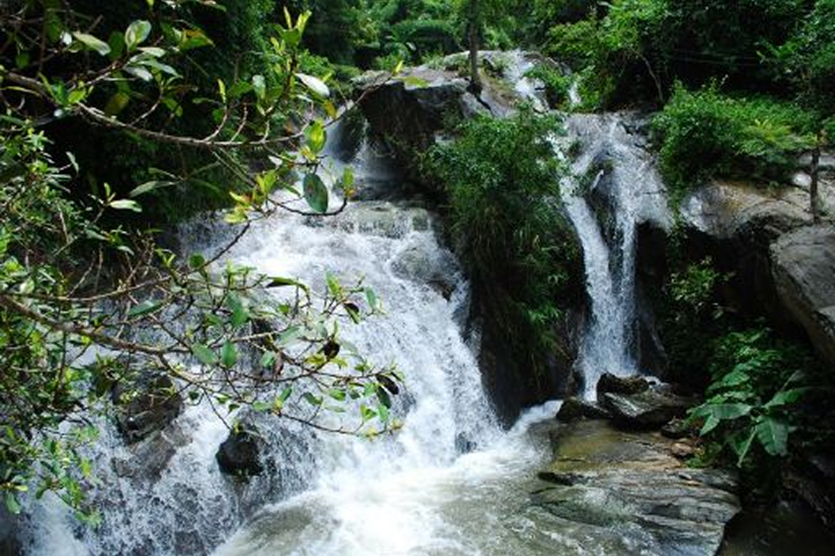 Thác Bạc Tây Thiên