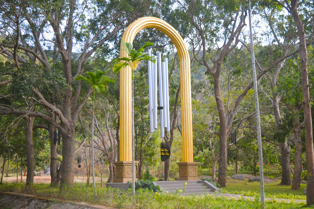Tháp chuông gió Tà Cú