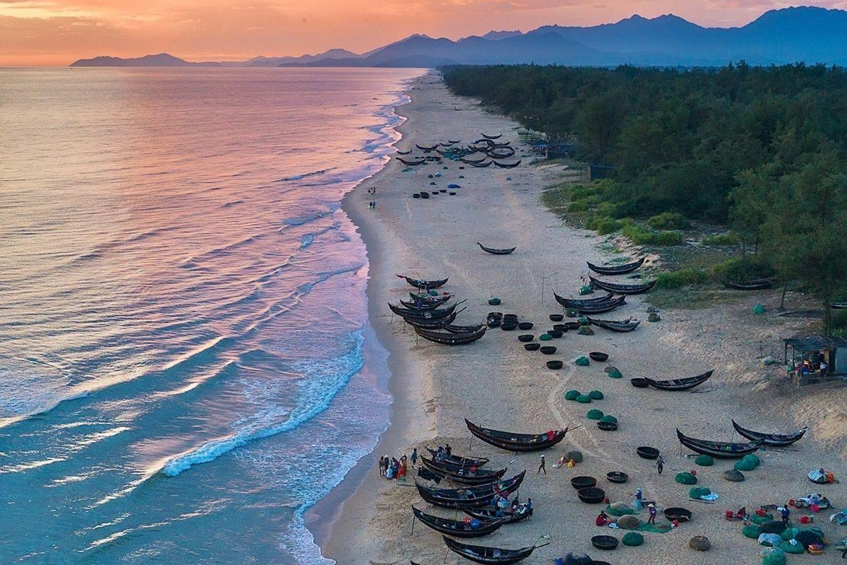 Biển Xuân Thành Hà Tĩnh đẹp như tranh dưới ánh hoàng hôn