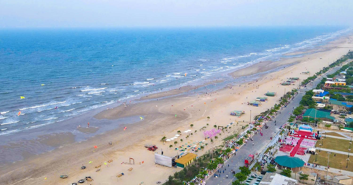 Toàn cảnh biển Thạch Hải Hà Tĩnh nhìn từ trên cao